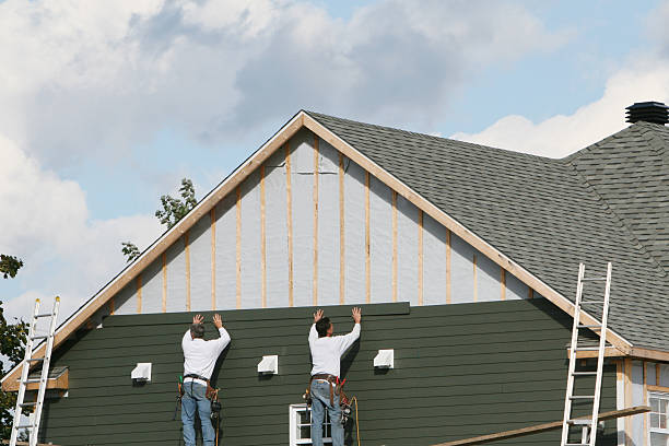 Professional Siding Replacement technician working in Twinsburg, OH